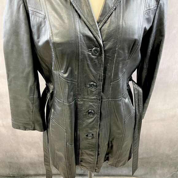 Elegant Black Leather Belted Jacket - Picture 6 of 12